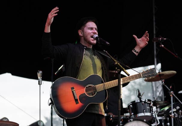 Johannes Oerding Konzert in Hirschberg-Leutershausen. Johannes Oerding Konzert im Rahmen der Lagerfeuer Acoustics Tour 2021 im Sportpark, Hirschberg-Leutershausen. Hirschberg-Leutershausen Sportpark Baden-Württemberg