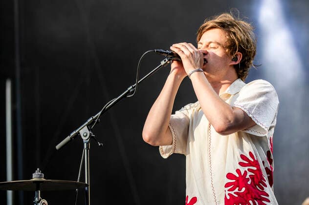 Frederik Rabe von Giant Rooks live beim Picknick Konzert auf der Zoopark Festwiese. Erfurt, 08.07.2021 Foto:xM.xKremerx xFuturexImage
