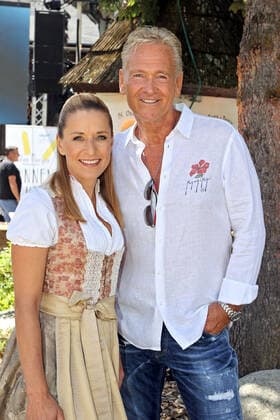 ORF Wenn die Musi spielt . Sänger Olaf Berger und Sängerin Stefanie Hertel am Rande des Künstlertreffs zum Musik Open Air Wenn die Musi spielt am 09.07.2021 auf dem Festgelände in Bad Kleinkirchheim. 20210709BOS0052