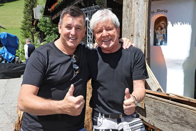 ORF Wenn die Musi spielt . Sänger Marc Pircher und G.G. Anderson am Rande des Künstlertreffs zum Musik Open Air Wenn die Musi spielt am 09.07.2021 auf dem Festgelände in Bad Kleinkirchheim. 20210709BOS0050