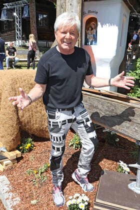 ORF Wenn die Musi spielt . Sänger G.G. Anderson am Rande des Künstlertreffs zum Musik Open Air Wenn die Musi spielt am 09.07.2021 auf dem Festgelände in Bad Kleinkirchheim. 20210709BOS0047