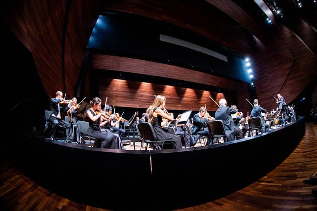 Erl 08.07.2021, Festspielhaus, Erl, AUT, Tiroler Festspiele Erl 2021, Eröffnungskonzert, im Bild Orchester der Tiroler Festspiele Erl mit Dirigent Erik Nielsen Orchestra of the Tyrolean Festival Erl with conductor Erik Nielsen during the Opening concert of the Tiroler Festspiele Erl at the Festspielhaus in Erl, Austria on 2021 07 08.