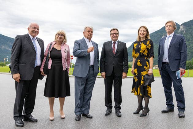 Erl 08.07.2021, Festspielhaus, Erl, AUT, Tiroler Festspiele Erl 2021, Eröffnungskonzert, im Bild v.l. Herwig van Staa, Landesrätin Beate Palfrader, Festspielpräsident Hans Peter Haselsteiner, Landeshauptmann Günther Platter, Landesrätin Annette Leja mit Ehemann Wolfgang left to right: Herwig van Staa Beate Palfrader Festival President Hans Peter Haselsteiner Governor of the province Tyrol Guenther Platter (OeVP) State Councilor Annette Leja with husband Wolfgang during the Opening concert of the Tiroler Festspiele Erl at the Festspielhaus in Erl, Austria on 2021 07 08.