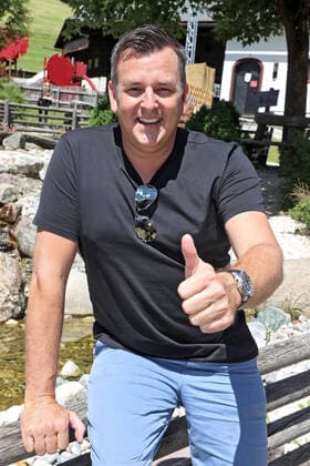 ORF Wenn die Musi spielt . Sänger Marc Pircher am Rande des Künstlertreffs zum Musik Open Air Wenn die Musi spielt am 09.07.2021 auf dem Festgelände in Bad Kleinkirchheim. 20210709BOS0042