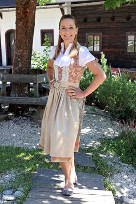 ORF Wenn die Musi spielt . Sängerin Stefanie Hertel am Rande des Künstlertreffs zum Musik Open Air Wenn die Musi spielt am 09.07.2021 auf dem Festgelände in Bad Kleinkirchheim. 20210709BOS0022