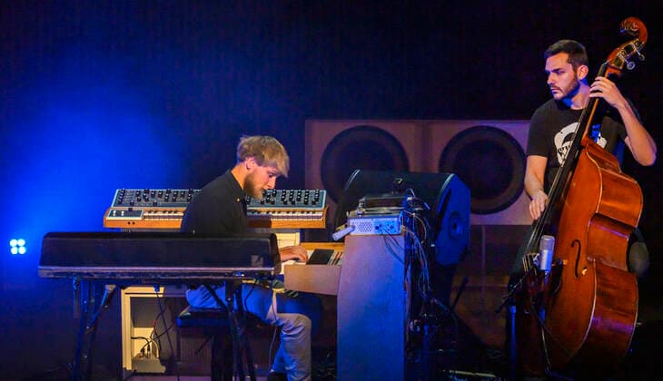 Entertainment Bilder des Tages Copenhagen Jazz Festival 2021 Den danske jazzduo Bremer McCoy paa scenen i DR Koncertsalen fredag den 9. juli 2021. Jonathan Bremer - Bas og Morten McCoy - Klaver. , Roskilde Copyright: TorbenxChristensen TorbenxChristensenx COP101 spdk20210709-233107-L