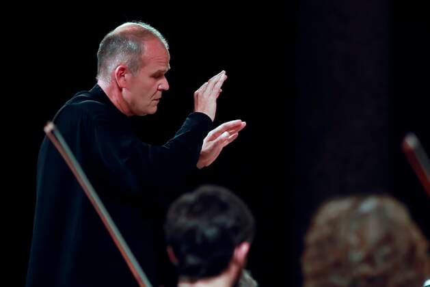 French conductor François-Xavier Roth performs during the Gürzenich-Orchester Köln concert at La Alhambra Charles 5th Palace in Granada, southern Spain, 9 July 2021, as part of Granada s International Music and Dance Festival. GRANADA S INTERNATIONAL MUSIC AND DANCE FESTIVAL !ACHTUNG: NUR REDAKTIONELLE NUTZUNG!  Copyright: xPepexTorresx GRAF7222 20210709-1ddb607d0e18a57ab0edf058680ce7e6ca616a49