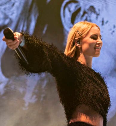 Det danske sangerinde Clara spiller op til Havefest paa Plaenen i Tivoli fredag den 9. juli 2021 Havefest afloeser Fredagsrock, der er aflyst paa grund af Covid-19 Coronakrisen. , Copenhagen Copyright: TorbenxChristensen TorbenxChristensenx CP102 spdk20210710-011220-L