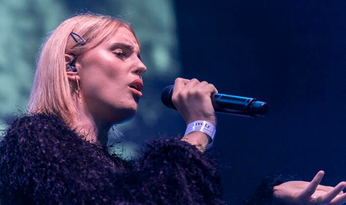 Det danske sangerinde Clara spiller op til Havefest paa Plaenen i Tivoli fredag den 9. juli 2021 Havefest afloeser Fredagsrock, der er aflyst paa grund af Covid-19 Coronakrisen. , Copenhagen Copyright: TorbenxChristensen TorbenxChristensenx CP102 spdk20210710-011318-L