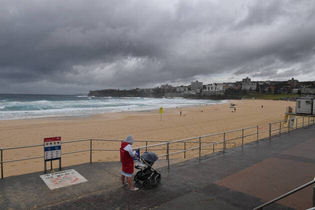 NSW COVID19 LOCKDOWN RESTRICTIONS, A Covid warning sign is seen at Bondi Beach in Sydney, Saturday, July 10, 2021. Tough new restrictions are now in place for Greater Sydney after another spike in COVID-19 cases. ( NO ARCHIVING, EDITORIAL USE ONLY, NO USE IN BOOKS WITHOUT CONSENT SYDNEY NSW AUSTRALIA  Copyright: xMICKxTSIKASx 20210710001556172012