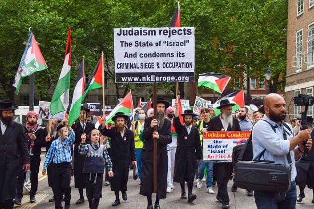 Bilder des Jahres 2021, News 07 Juli News Bilder des Tages July 9, 2021, London, United Kingdom: Anti-Zionist Jewish demonstrators march through University of London during the Student Protest For Palestine. .Demonstrators marched to various universities in central London demanding they divest from all companies complicit in Israeli violations of international law and that they sever all links with complicit Israeli institutions London United Kingdom - ZUMAs197 20210709_zaa_s197_140 Copyright: xVukxValcicx