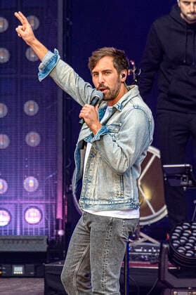 Entertainment Bilder des Tages Max Giesinger live beim Endlich Akustik! Open Air Konzert in der Freilichtbühne Junge Garde. Dresden, 09.07.2021