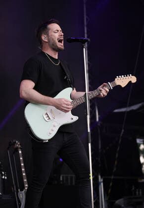 Revolverheld Open Air in Hirschberg-Leutershausen. Johannes Strate von Revolverheld live im Sportpark, Hirschberg-Leutershausen. Hirschberg-Leutershausen Sportpark Baden-Württemberg