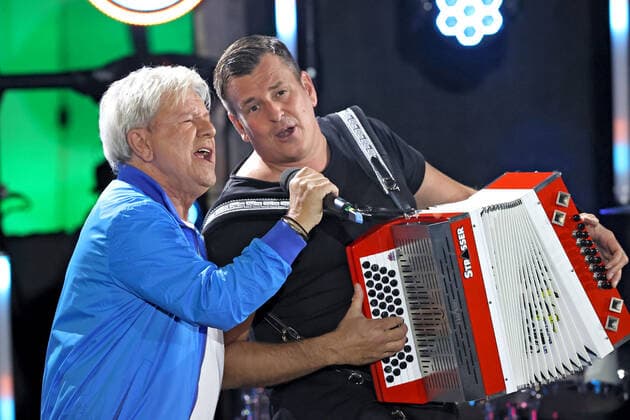 ORF Wenn die Musi spielt . Sänger G.G. Anderson und Marc Pircher während der Generalprobe zum Musik Open Air Wenn die Musi spielt am 09.07.2021 in Bad Kleinkirchheim. 20210710BOS0107
