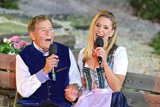 ORF Wenn die Musi spielt . Sänger Eberhard Hertel und Sängerin Stefanie Hertel während der Generalprobe zum Musik Open Air Wenn die Musi spielt am 09.07.2021 in Bad Kleinkirchheim. 20210710BOS0056 *** ORF Wenn die Musi spielt singer Eberhard Hertel and singer Stefanie Hertel during the dress rehearsal for the music open air Wenn die Musi spielt on 09 07 2021 in Bad Kleinkirchheim 20210710BOS0056