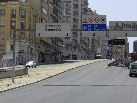 July 10, 2021, Lisbon, Portugal: Several points of Lisbon are deserted or with little movement due to high temperature in the city, during the European summer, on Saturday (10). Tourists in Portugal will have to show a negative covid-19 test, a vaccination certificate or proof of recovery for staying in hotels or other vacation accommodations, announced local government, amid rising infections of variants of coronavirus (Covid-19).  Copyright: xEdsonxdexSouzax