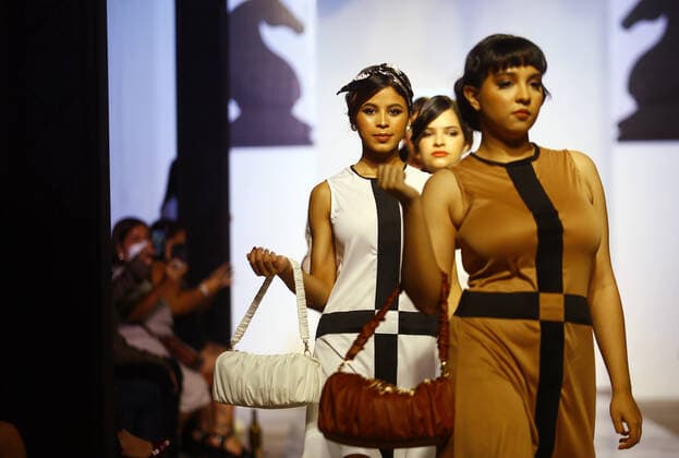 Bilder des Jahres 2021, Entertainment 07 Juli Entertainment Bilder des Tages July 10, 2021, Valencia, Carabobo, Venezuela: July 10, 2021. Famous designers such as Wilfredo Camacho, Win Molina, Isrrael Gonzalez and Karla Rodriguez, along with a varied group of models were present at the fashion show THE QUEEN S GAMBIT held at the Lidotel hotel in Valencia, Carabobo state. Photo: Valencia Venezuela - ZUMAhe3_ 20210710_zbp_he3_016 Copyright: xJuanxCarlosxHernandezx