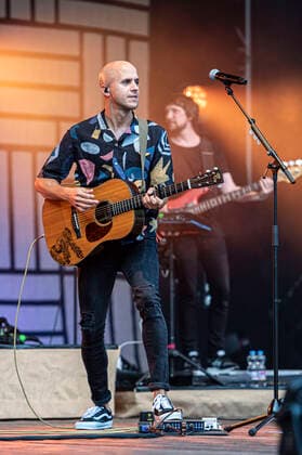 Milow live beim Open Air in der Freilichtbühne Junge Garde. Dresden, 10.07.2021