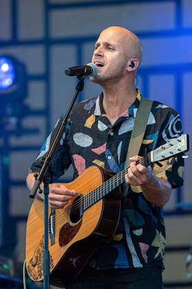Milow live beim Open Air in der Freilichtbühne Junge Garde. Dresden, 10.07.2021
