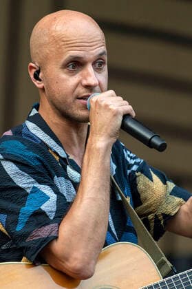 Milow live beim Open Air in der Freilichtbühne Junge Garde. Dresden, 10.07.2021