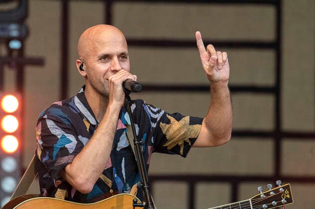 Milow live beim Open Air in der Freilichtbühne Junge Garde. Dresden, 10.07.2021
