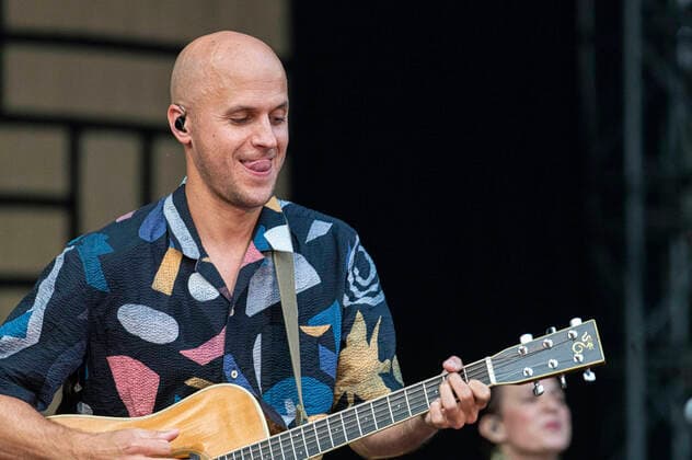 Milow live beim Open Air in der Freilichtbühne Junge Garde. Dresden, 10.07.2021