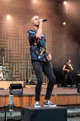 Milow live beim Open Air in der Freilichtbühne Junge Garde. Dresden, 10.07.2021