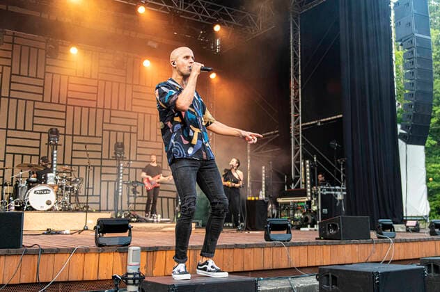 Milow live beim Open Air in der Freilichtbühne Junge Garde. Dresden, 10.07.2021