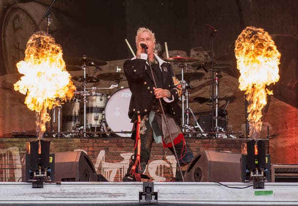 In Extremo Auftritt beim Strandkorb Open Air WIESBADEN 2021 In Extremo (kurz InEx) ist eine deutsche Band, die dem Mittelalter-Rock zugeordnet wird. Wiesbaden BRITA-Arena Rheinland-Pfalz