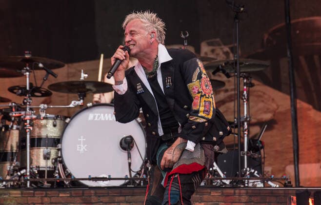 In Extremo Auftritt beim Strandkorb Open Air WIESBADEN 2021 In Extremo (kurz InEx) ist eine deutsche Band, die dem Mittelalter-Rock zugeordnet wird. Wiesbaden BRITA-Arena Rheinland-Pfalz
