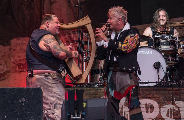In Extremo Auftritt beim Strandkorb Open Air WIESBADEN 2021 In Extremo (kurz InEx) ist eine deutsche Band, die dem Mittelalter-Rock zugeordnet wird. Wiesbaden BRITA-Arena Rheinland-Pfalz