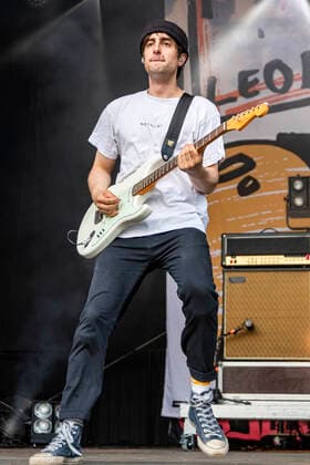 Lennart Eicke von den Leoniden live beim Picknick Konzert auf der Zoopark Festwiese. Erfurt, 10.07.2021
