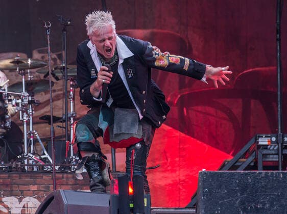 In Extremo Auftritt beim Strandkorb Open Air WIESBADEN 2021 In Extremo (kurz InEx) ist eine deutsche Band, die dem Mittelalter-Rock zugeordnet wird. Wiesbaden BRITA-Arena Rheinland-Pfalz