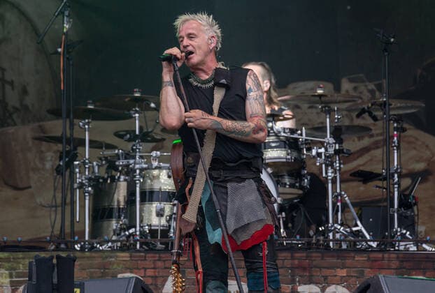 In Extremo Auftritt beim Strandkorb Open Air WIESBADEN 2021 In Extremo (kurz InEx) ist eine deutsche Band, die dem Mittelalter-Rock zugeordnet wird. Wiesbaden BRITA-Arena Rheinland-Pfalz