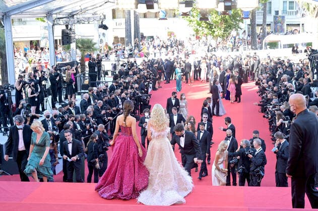 Bilder des Jahres 2021, Entertainment 07 Juli Entertainment Bilder des Tages 74he Festival International du Film de Cannes. Montée des marches du film Tre Piano 74th Cannes Film Festival. Red carpet of Tre piano movie. 270045 2021-07-11 Cannes France  Copyright: xSergexArnalx xStarfacex STAR_270045_027
