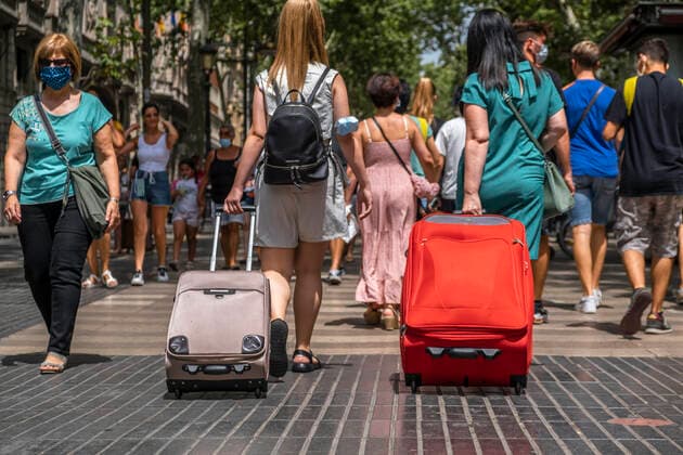 July 11, 2021, Barcelona, Spain: People are seen carrying rolling suitcases down the popular Rambla in Barcelona..Barcelona suffers the effects of the fifth wave of the coronavirus with more than 8,000 new cases in the last 24 hours, predominantly of the delta variant. New restrictive measures will be taken in the next few hours. Barcelona Spain - ZUMAs197 20210711_zaa_s197_235 Copyright: xPacoxFreirex