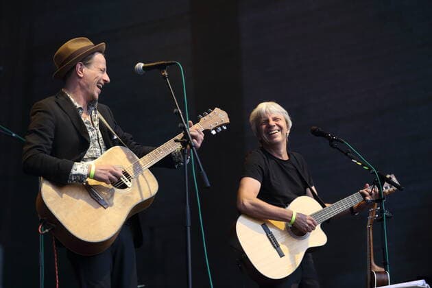 Alexander Scheer und Andreas Dresen, v.l., bei einem Konzert am Waschhaus in Potsdam, 11. Juli 2021. Waschhaus Open Air
