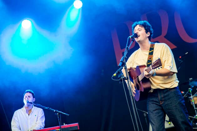 Robin Schmid und Vincent Waizenegger von Provinz live beim Picknick Konzert auf der Zoopark Festwiese. Erfurt, 11.07.2021