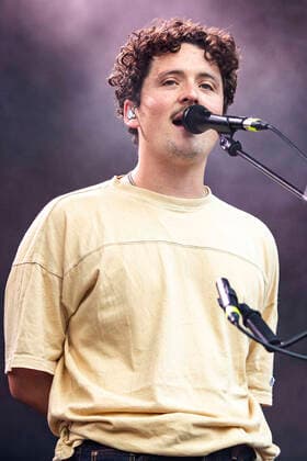Vincent Waizenegger von Provinz live beim Picknick Konzert auf der Zoopark Festwiese. Erfurt, 11.07.2021