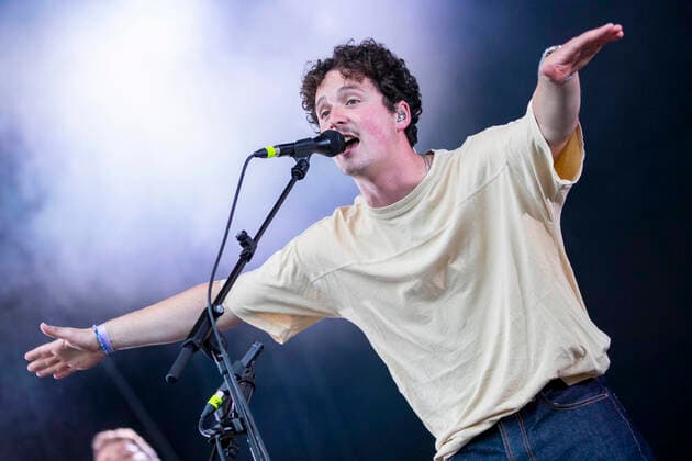 Vincent Waizenegger von Provinz live beim Picknick Konzert auf der Zoopark Festwiese. Erfurt, 11.07.2021