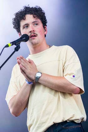 Vincent Waizenegger von Provinz live beim Picknick Konzert auf der Zoopark Festwiese. Erfurt, 11.07.2021