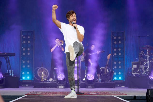 Max Giesinger live im Rahmen der Konzertreihe Back on Stage auf der Gilde Parkbühne. Hannover, 11.07.2021