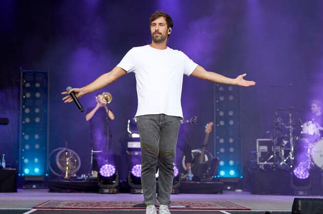 Max Giesinger live im Rahmen der Konzertreihe Back on Stage auf der Gilde Parkbühne. Hannover, 11.07.2021