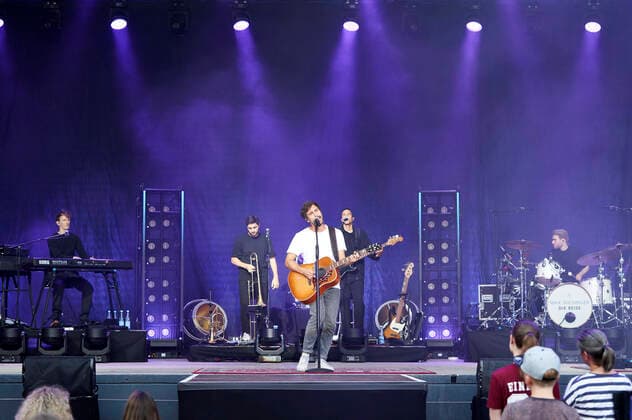 Max Giesinger live im Rahmen der Konzertreihe Back on Stage auf der Gilde Parkbühne. Hannover, 11.07.2021