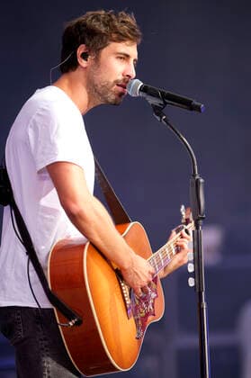 Max Giesinger live im Rahmen der Konzertreihe Back on Stage auf der Gilde Parkbühne. Hannover, 11.07.2021