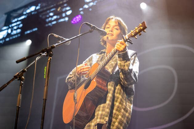 Tuebingen Tuebingen; Konzert; Festival; Tanks Giving Festival; Vaddi Concerts; Coronakonzert; Panzerhalle; Franzoesisches Viertel; Event Die Ravensburgerin Lotte singt in der Tuebinger Panzerhalle zusammen mit kleiner Band beim Taanks Giving Festival 2021. Copyright: xDennisxDuddek xEibnerxPressefotox EP_DDU