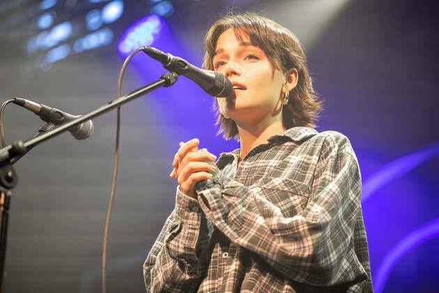 Tuebingen Tuebingen; Konzert; Festival; Tanks Giving Festival; Vaddi Concerts; Coronakonzert; Panzerhalle; Franzoesisches Viertel; Event Die Ravensburgerin Lotte singt in der Tuebinger Panzerhalle zusammen mit kleiner Band beim Taanks Giving Festival 2021. Copyright: xDennisxDuddek xEibnerxPressefotox EP_DDU