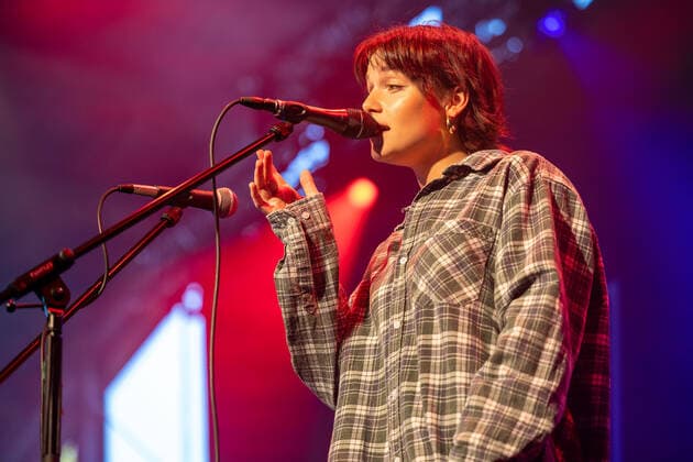 Tuebingen Tuebingen; Konzert; Festival; Tanks Giving Festival; Vaddi Concerts; Coronakonzert; Panzerhalle; Franzoesisches Viertel; Event Die Ravensburgerin Lotte singt in der Tuebinger Panzerhalle zusammen mit kleiner Band beim Taanks Giving Festival 2021. Copyright: xDennisxDuddek xEibnerxPressefotox EP_DDU