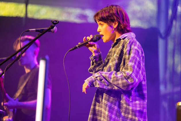 Tuebingen Tuebingen; Konzert; Festival; Tanks Giving Festival; Vaddi Concerts; Coronakonzert; Panzerhalle; Franzoesisches Viertel; Event Die Ravensburgerin Lotte singt in der Tuebinger Panzerhalle zusammen mit kleiner Band beim Taanks Giving Festival 2021. Copyright: xDennisxDuddek xEibnerxPressefotox EP_DDU