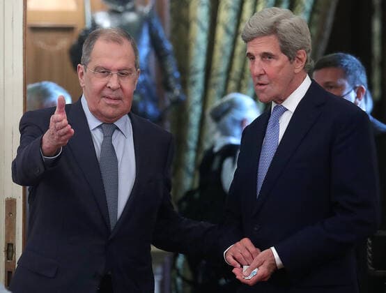 Bilder des Jahres 2021, News 07 Juli News Themen der Woche KW28 News Bilder des Tages MOSCOW, RUSSIA - JULY 12, 2021: Russia s Foreign Minister Sergei Lavrov (L) and John Kerry, US Special Presidential Envoy for Climate, hold a meeting at the Reception House. Sergei Fadeichev TASS  TS107F6D